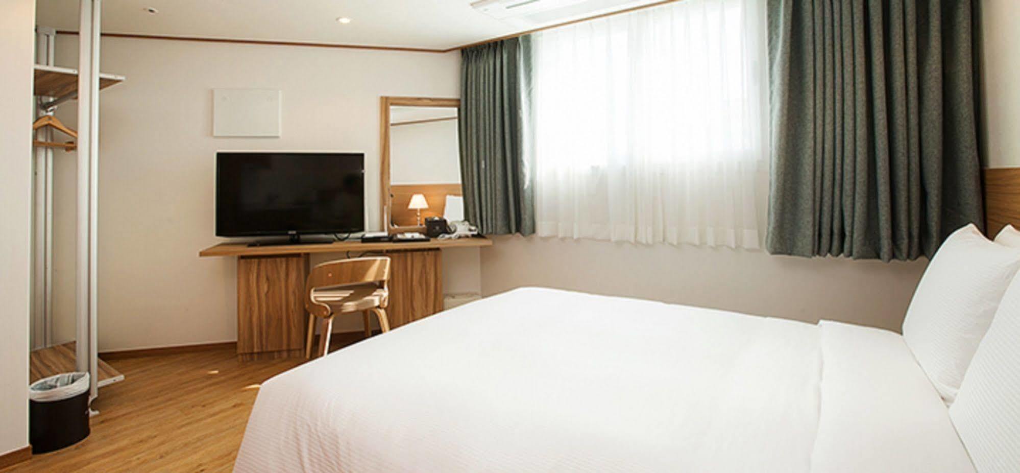 Hotel Rest Seogwipo Exterior photo