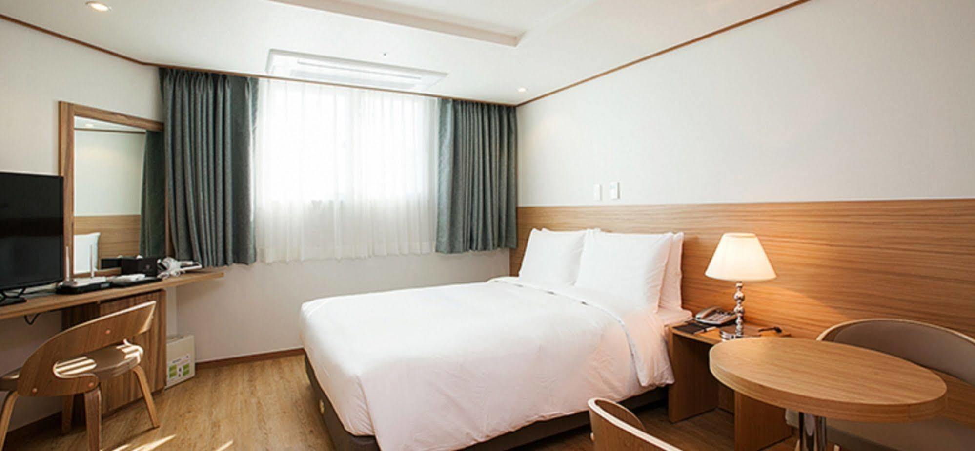 Hotel Rest Seogwipo Exterior photo