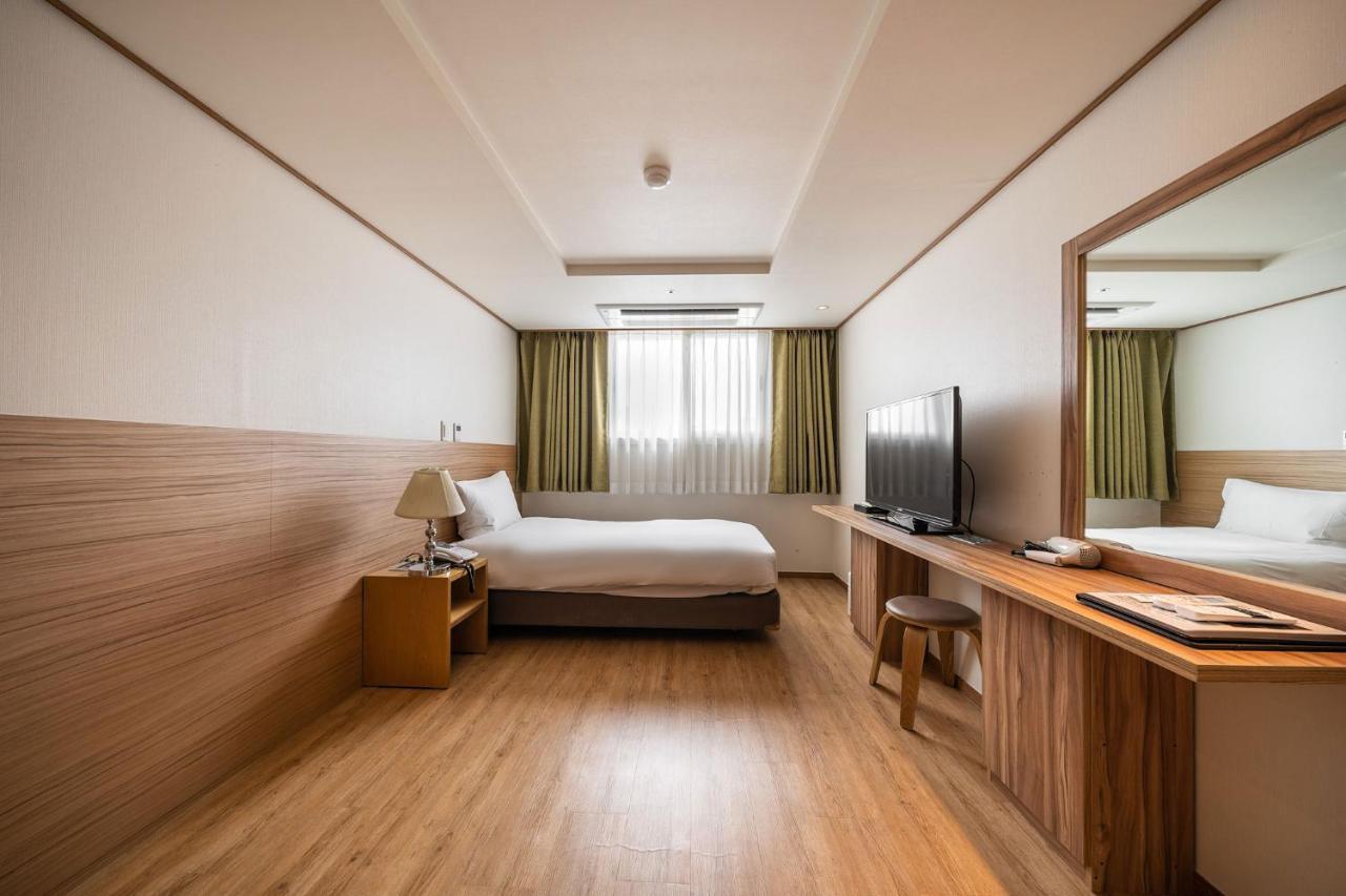 Hotel Rest Seogwipo Exterior photo